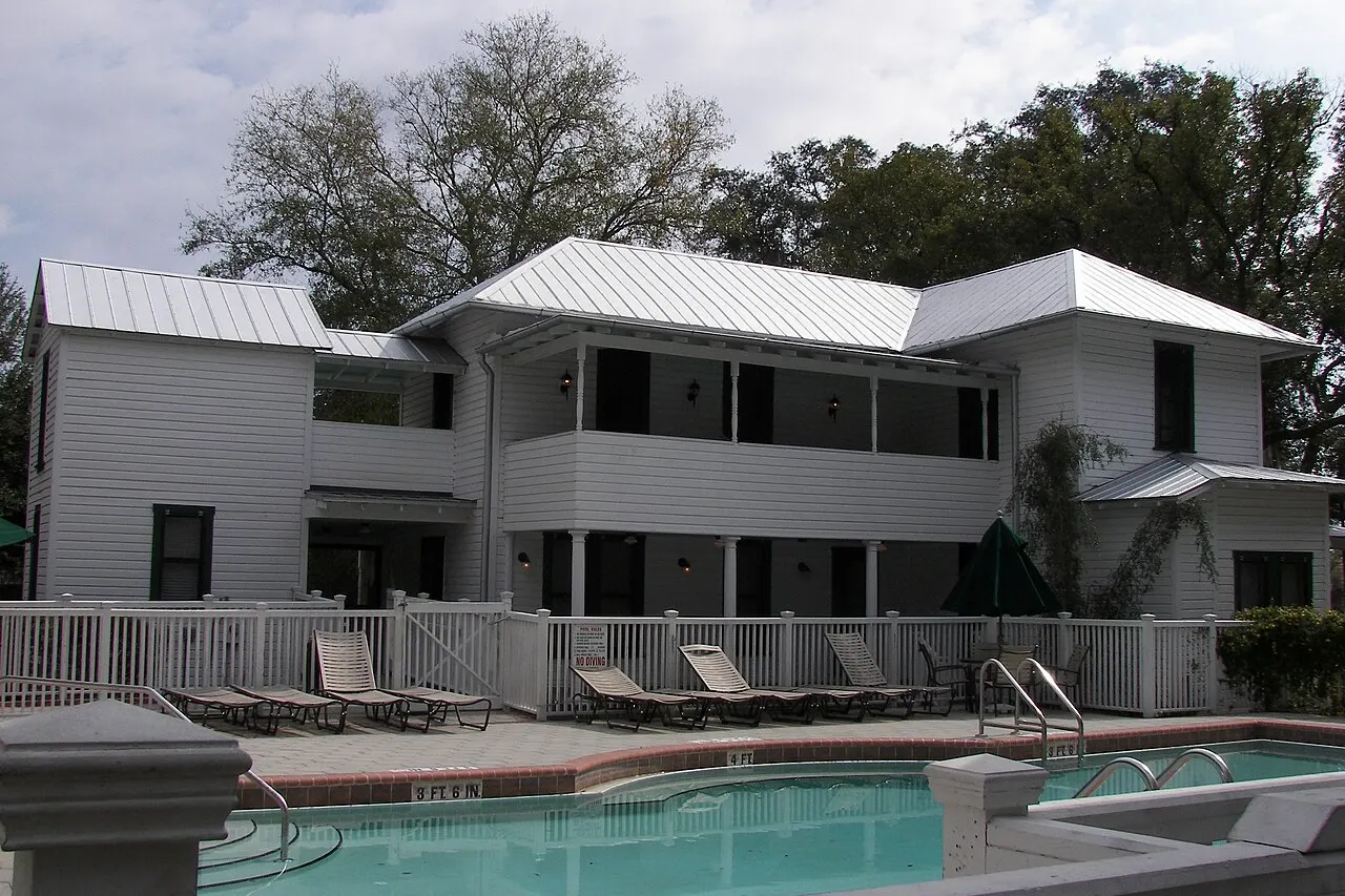 Stock photo of a pool project of the kind Aquascapes Pools takes on in Tomball